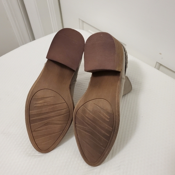 EUC Carlos by Carlos Santana Doe Taupe "Ashby" Booties Size 6, Casual - Picture 8 of 9